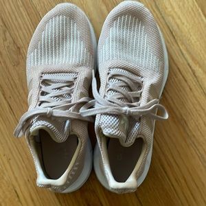 Adidas Swift Run - Ash Pearl sz 8.5